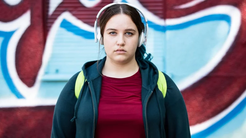 Unerreichbare Schönheitsideale auf Social Media verunsichern die zurückhaltende Schülerin Leyla. - © -/Hellinger/Doll Filmproduktion GmbH/Warner Bros. Entertainment GmbH/ARD Degeto/dpa