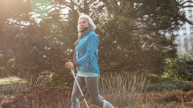 Bewegung sch&uuml;tzt: Regelm&auml;&szlig;ige Aktivit&auml;t h&auml;lt Muskeln und Gelenke auch im Winter geschmeidig. - &copy; Christin Klose/dpa-tmn