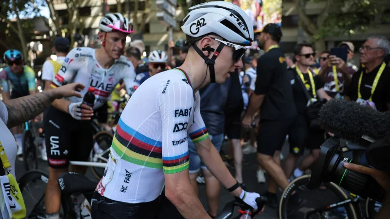 Tadej Pogacar ist auf der elften Etappe der Tour de France gest&uuml;rzt. - &copy; Christophe Petit Tesson/epa Pool via AP/dpa