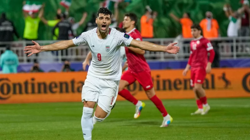 Inter Mailand muss bei der Club-WM vorerst auf den iranischen Stürmer Mehdi Taremi verzichten. - © Aijaz Rahi/AP/dpa