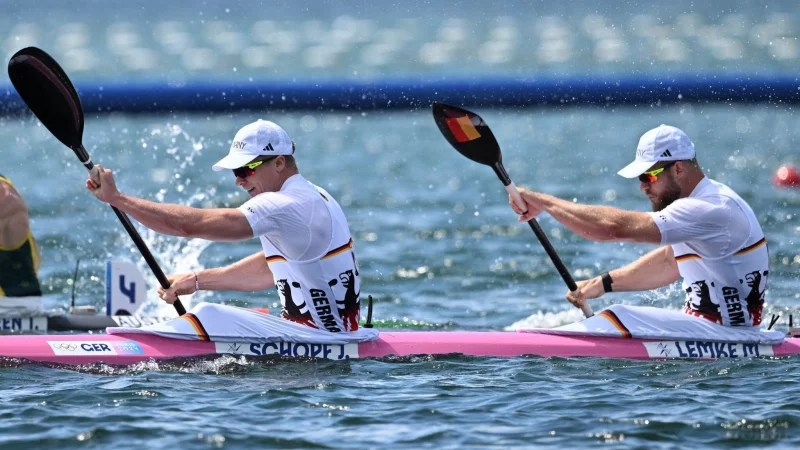 Jacob Schopf (vorn) und Max Lemke beendeten die WM in Mailand mit Bronze. (Archivbild) - © Sebastian Kahnert/dpa