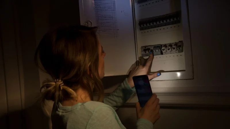 Was tun, damit man ohne Strom nicht auf dem Trockenen und in der Kälte sitzt? - © Christin Klose/dpa-tmn