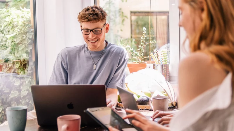Künstliche Intelligenz hat sich zu einem wichtigen Werkzeug im Studium entwickelt. - © Zacharie Scheurer/dpa-tmn