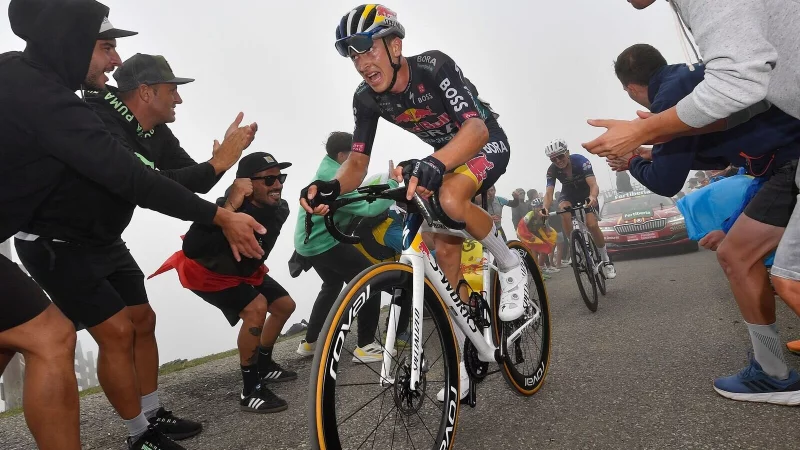 Florian Lipowitz hat den vierten Platz auf der dritten Etappe bei Criterium du Dauphiné belegt und ist nun auch Gesamtvierter. - © Roth/dpa