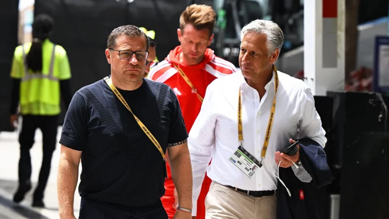 Max Eberl (l) beim Spiel des FC Bayern in Miami gegen Flamengo. - © Sven Hoppe/dpa