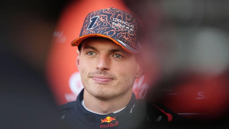 Seine Ausstiegsklausel greift nicht: Weltmeister Max Verstappen. - © Bradley Collyer/PA Wire/dpa