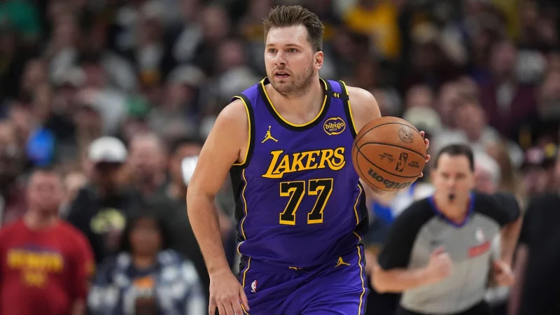 Luka Doncic will mit den Lakers noch viel erreichen. - © David Zalubowski/AP/dpa