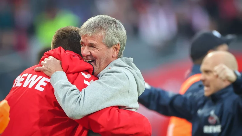 Kölns Trainer Friedhelm Funkel will den Aufstieg in die Bundesliga perfekt machen. - © Daniel Karmann/dpa