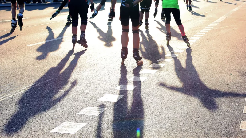 Schnell und wendig: Inlineskates erm&ouml;glichen mehr Tempo als klassische Rollschuhe. - &copy; picture alliance / dpa