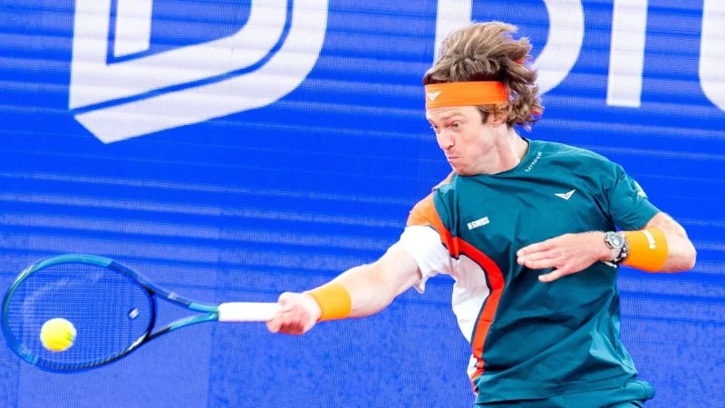 Wurde seiner Favoritenrolle gerecht: Andrej Rubljow. - © Daniel Bockwoldt/dpa