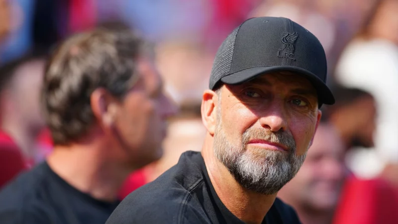 Klopp ist tief betroffen vom Tod seines ehemaligen Schützlings. - © Jon Super/AP/dpa