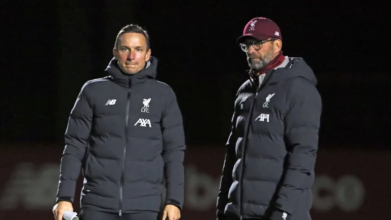 Nun wird Pepijn Lijnders (l) f&uuml;r Manchester City arbeiten. - &copy; Richard Sellers/PA Wire/dpa