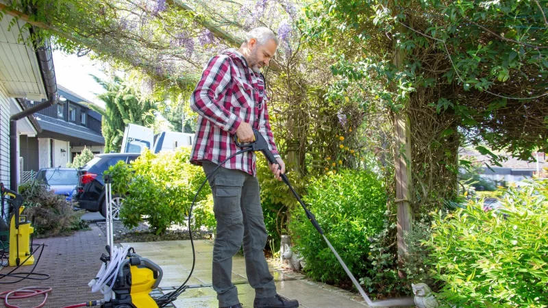 Die Zeitschrift &laquo;Selbst ist der Mann&raquo; hat gemeinsam mit dem T&uuml;v sieben Akku-Hochdruckreiniger zwischen 130 Euro und 1.580 Euro getestet. - &copy; Claudio Kalex/Selbst ist der Mann/dpa-tmn