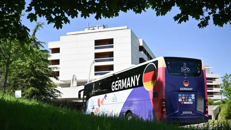 Die deutschen Fußballerinnen beziehen am Montag ihr EM-Quartier in der Schweiz. - © Sebastian Christoph Gollnow/dpa