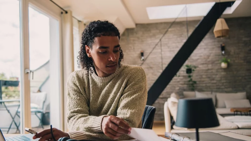 Steuererklärung für 2024 schon erledigt? Wer zur Abgabe verpflichtet ist: Der Stichtag rückt näher. - © Zacharie Scheurer/dpa-tmn