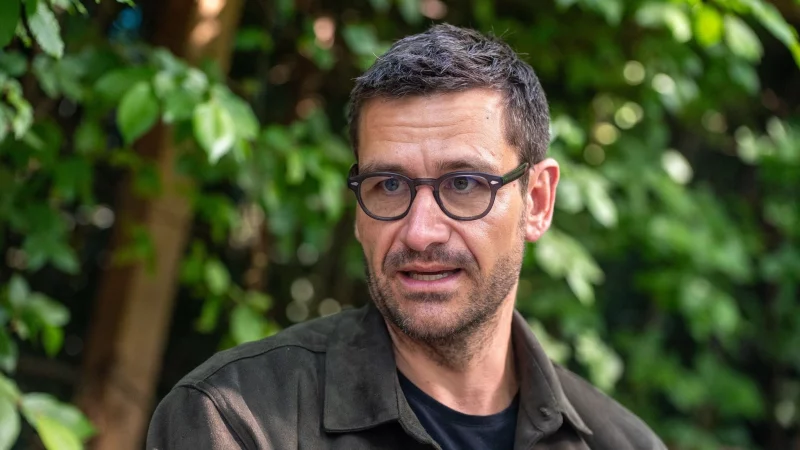 Auch Michael Epp stand einmal in der Rolle eines NS-Täters vor der Kamera. - © Christophe Gateau/dpa