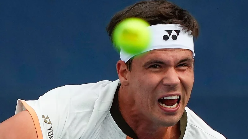 Ein Tennis-Duell über 4:46 Stunden - dann hatte Daniel Altmaier seinen Erstrundensieg in New York geschafft. - © Yuki Iwamura/AP/dpa