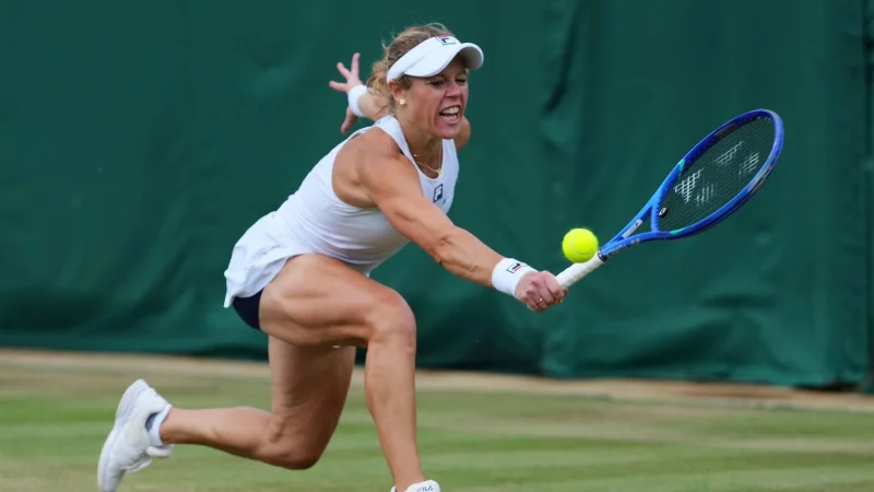 Laura Siegemund konzentriert sich auf ihr Einzel-Viertelfinale. - © Kirsty Wigglesworth/AP/dpa