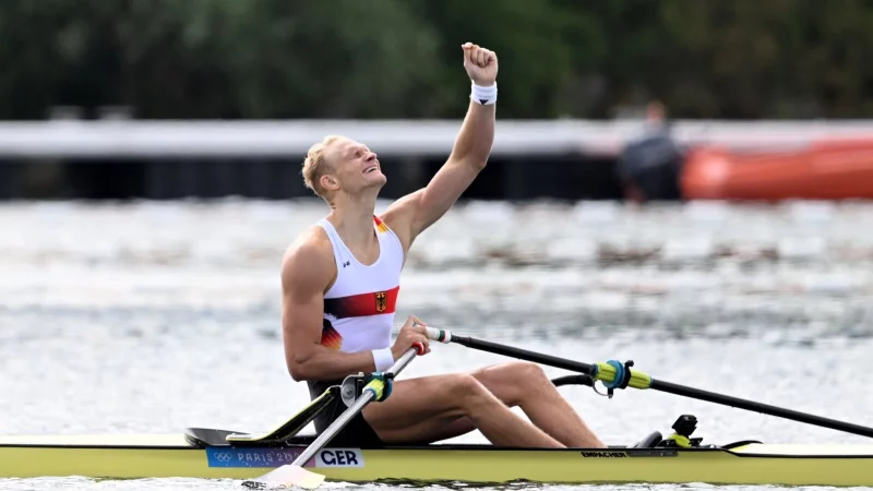 Oliver Zeidler jubelt. (Archivbild) - &copy; Sebastian Kahnert/dpa