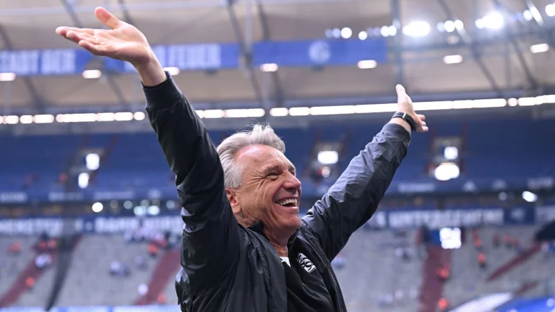 Horst Steffen hat die SV Elversberg auf den Relegationsplatz in der 2. Bundesliga geführt. - © David Inderlied/dpa