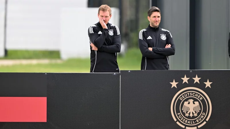 Julian Nagelsmann (l) will mit der Nationalmannschaft ins Finale der Nations League. - © Federico Gambarini/dpa