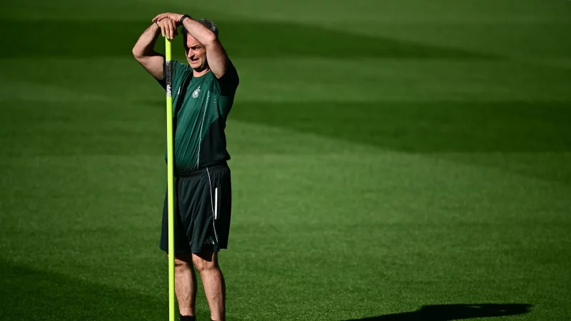 Bundestrainer Christian Wück beim Abschlusstraining in Basel - © Sebastian Christoph Gollnow/dpa