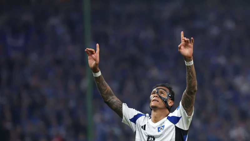 Stürmer Davie Selke ist mit dem HSV in die Bundesliga aufgestiegen. - © Christian Charisius/dpa