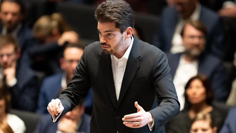 Lahav Shani ist beim Festival nicht willkommen. (Archivbild) - &copy; Sven Hoppe/dpa