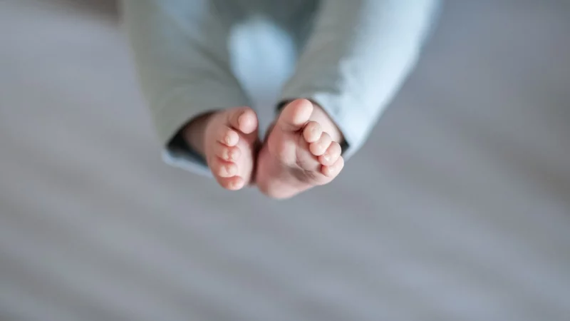 Ein privates Vaterschaftsgutachten kann unter bestimmten Voraussetzungen auch in einem Gerichtsverfahren verwendet werden. Maßgeblich ist, dass es nicht heimlich oder ohne Zustimmung der daran Beteiligten eingeholt wurde. - © Fabian Strauch/dpa/dpa-tmn