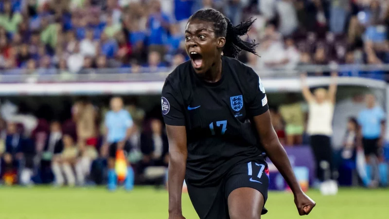 Rettete England mit ihrem Tor in die Verlängerung: Michelle Agyemang. - © Jean-Christophe Bott/KEYSTONE/dpa