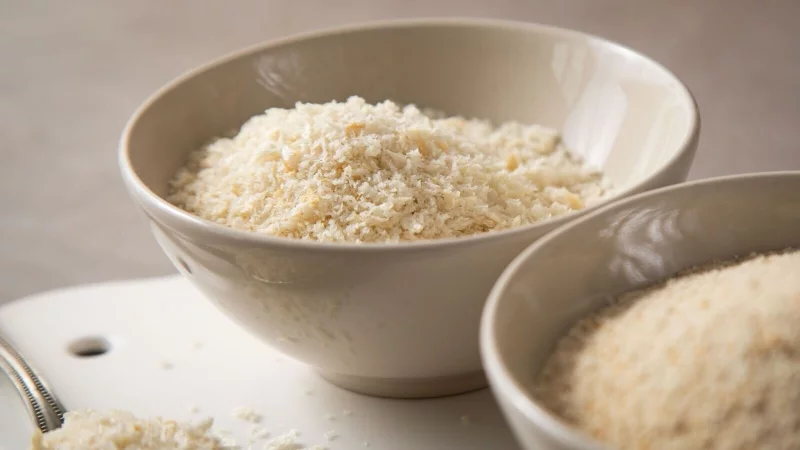 Leicht und knusprig: Die luftige Struktur von Panko sorgt beim Frittieren f&uuml;r eine besonders krosse Textur. - &copy; Christin Klose/dpa-tmn