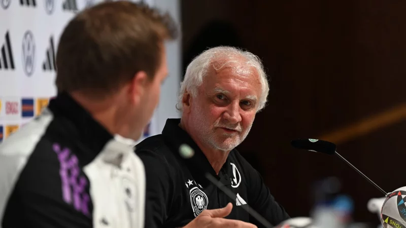 Homeground statt Allianz Arena: Bundestrainer Julian Nagelsmann (l) und Sportdirektor Rudi Völler schauen das Champions-League-Finale nicht vor Ort, sondern im Kreise der Nationalmannschaft. - © Federico Gambarini/dpa