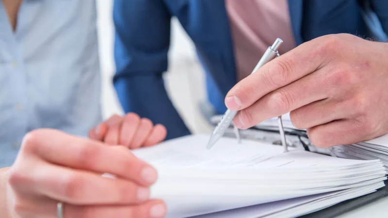 Ist Ihre Steuererklärung komplex und vielfältig? Dann kann es sich lohnen, sich professionelle Hilfe an die Seite zu holen. - © Christin Klose/dpa-tmn