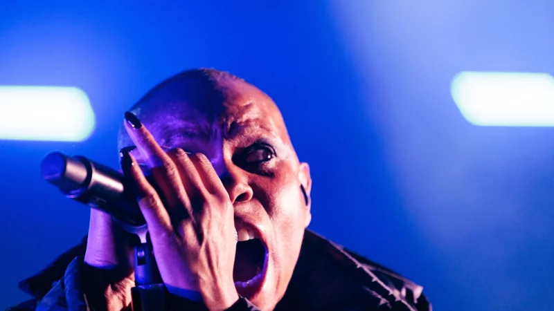 Frontfrau Skin ist für ihre kraftvolle Bühnenperformance bekannt - wie für ihre falsettartige Stimme. (Archivbild) - © Carsten Koall/dpa