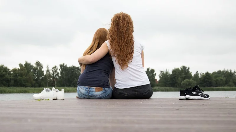 Erkennen, ob jemand in seelischer Not ist, ist das eine - richtig helfen das andere. In MHFA-Kursen lernen Laien, wie das geht. - &copy; Christin Klose/dpa-tmn