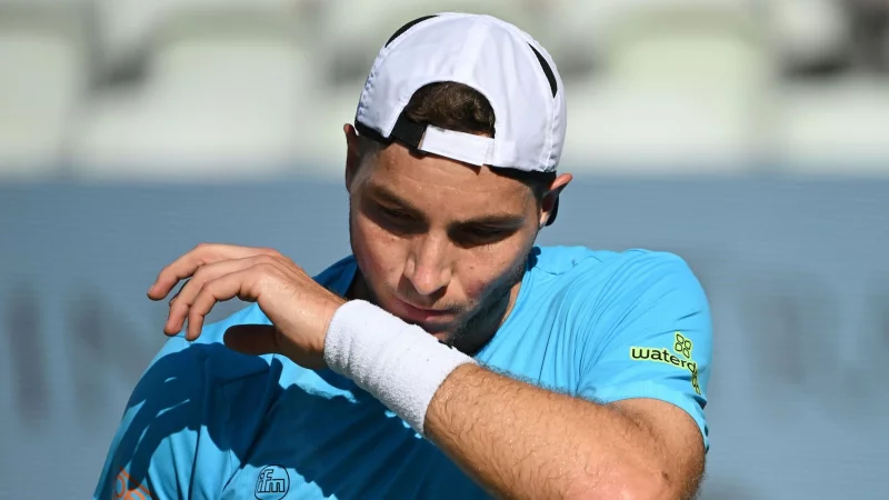 Jan-Lennard Struff kann im Achtelfinale von Stuttgart nicht überraschen. - © Marijan Murat/dpa