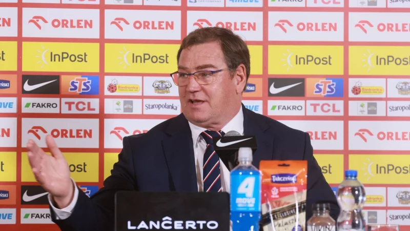 Die Hauptfrage für Polens neuen Nationaltrainer: Kann er Stürmerstar Lewandowski zurückholen? - © Leszek Szymanski/PAP/dpa