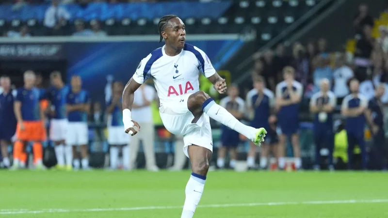 Mathys Tel von Tottenham Hotspur wurde nach seinem verschossenen Elfmeter im Internet beleidigt - &copy; Adam Davy/PA Wire/dpa