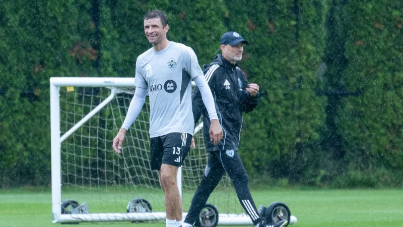 Jesper S&ouml;rensen verspricht M&uuml;ller direkt Einsatzminuten. - &copy; Maximilian Haupt/dpa