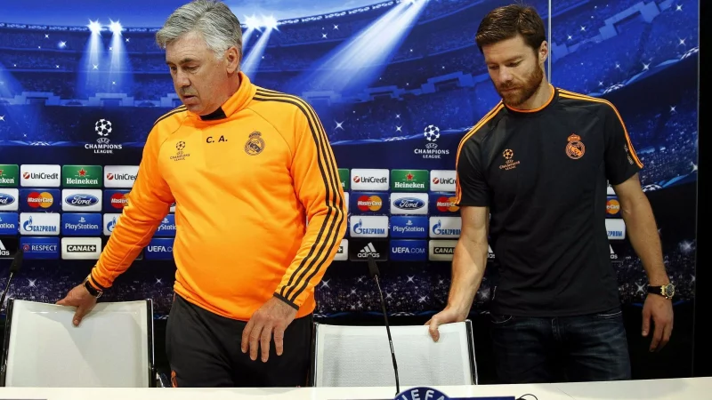 Folgt Xabi Alonso (r) auf Carlo Ancelotti bei Real Madrid? - © Chema Moya/epa/dpa