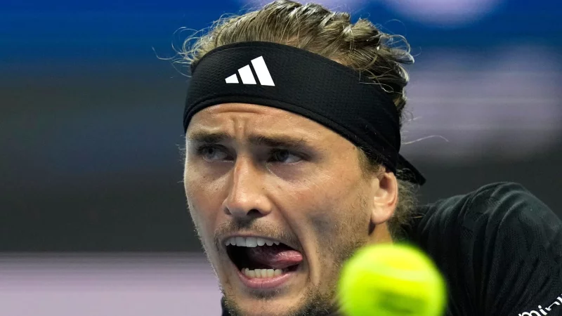 Alexander Zverev gewinnt souver&auml;n gegen den Italiener Lorenzo Sonego. - &copy; Ng Han Guan/AP/dpa