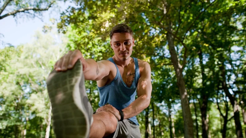 Regelm&auml;&szlig;iges Dehnen tut dem K&ouml;rper gut. - &copy; Klaus-Dietmar Gabbert/dpa-tmn