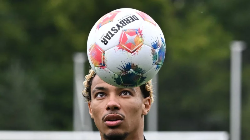 Newcastle United soll an Frankfurts Hugo Ekitiké dran sein. - © Arne Dedert/dpa