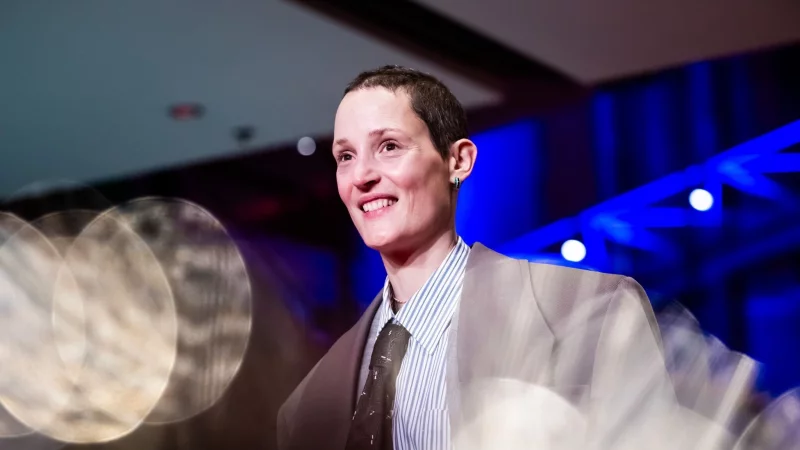 Schauspielerin Vicky Krieps findet das Thema Schuld &uuml;berbewertet. (Archivbild) - &copy; Christoph Soeder/dpa