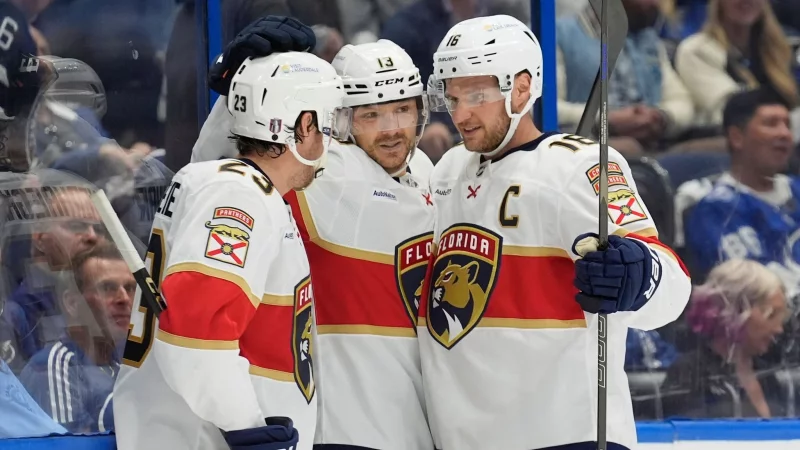 Die Panthers gewannen in der vergangenen Saison das Finale gegen die Edmonton Oilers um Leon Draisaitl. - © Chris O\\\'Meara/AP/dpa