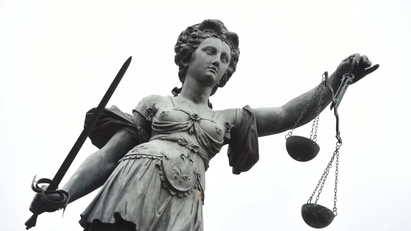 Wer als Lehrerin verbeamtet werden will, sollte lieber nicht schummeln. - &copy; Arne Dedert/dpa/dpa-tmn