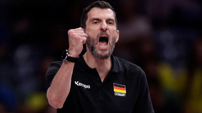 Volleyball-Bundestrainer Giulio Cesare Bregoli hatte im Nationenliga-Spiel gegen Polen keinen Grund zum Jubel. - © Bruna Prado/AP/dpa