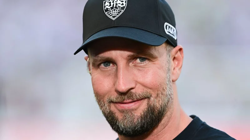 Sieht den Transferpoker entspannt: VfB-Trainer Sebastian Hoene&szlig;. - &copy; Bernd Wei&szlig;brod/dpa