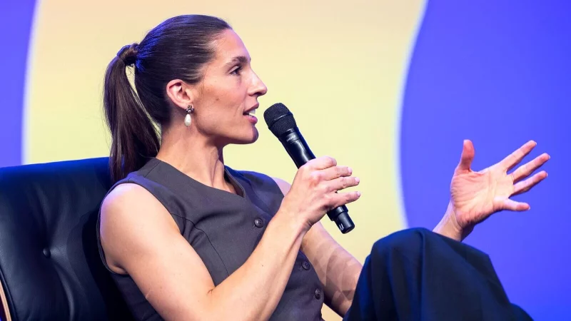 Auch Ex-Tennisspielerin Andrea Petkovic hat Hass gegen sich im Netz erlebt. - © Daniel Bockwoldt/dpa