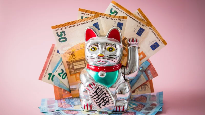 Mit finanzieller Unabhängigkeit das große Glück erreichen? Manche Menschen streben genau danach. - © Christin Klose/dpa-tmn